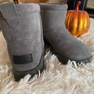 Grey Ugg short boots